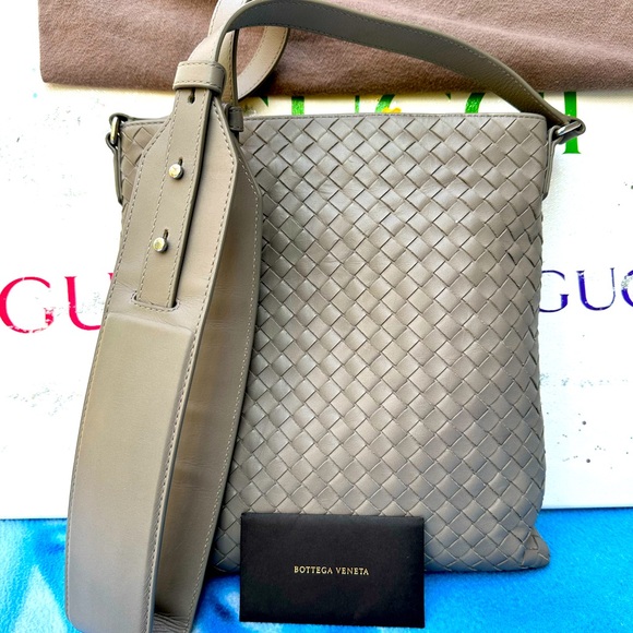 BOTTEGA VENETA Leather Intracciato Crossbody Crossbody Bag 🔥🔥🔥 - Picture 2 of 11
